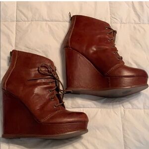 Steve Madden Thonne wedge booties